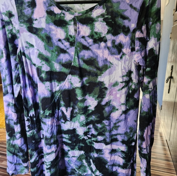 Cuddl Duds keyhole tie dye shirt - Picture 6 of 8